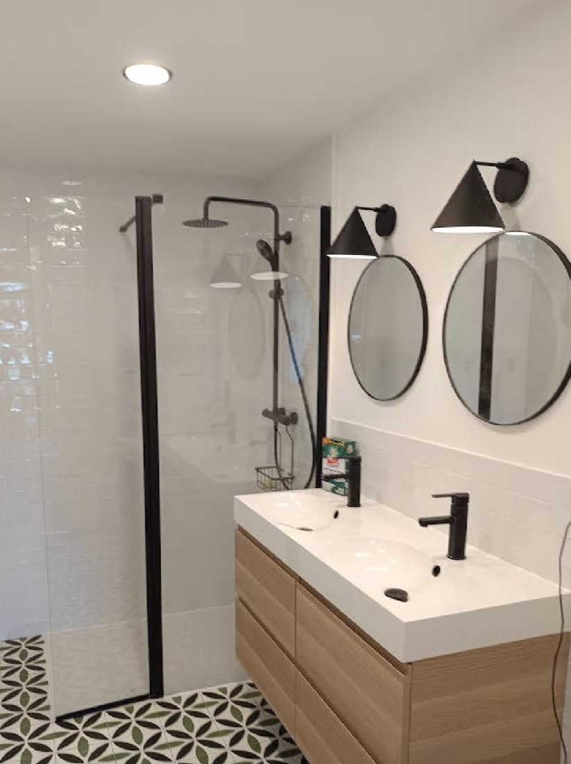 Salle de bain rénovée de A à Z par MB Rénovation 13